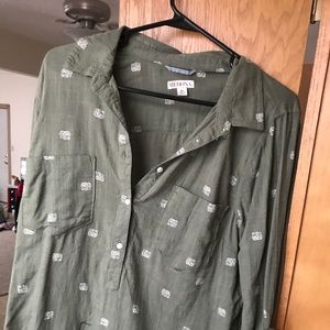 3/4 sleeve Linen blouse: elephants on the blouse